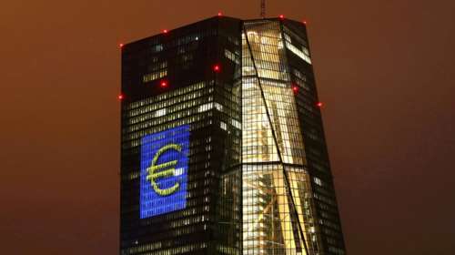 Η ΕΚΤ δεν αποκλείει νέα μείωση των επιτοκίων εάν εξασθενίσει η ανάπτυξη