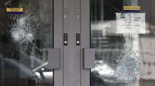 Επίθεση αγνώστων με βαριοπούλες σε τράπεζα επί της Καλλιρόης