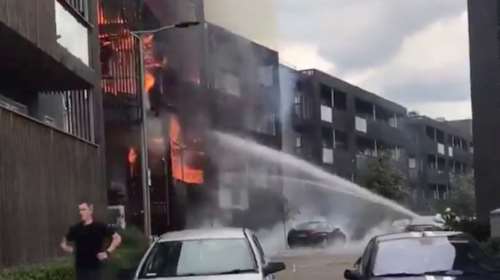 Λονδίνο: Μεγάλη φωτιά σε συγκρότημα διαμερισμάτων