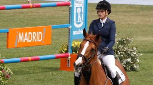 H Ωνάση επέστρεψε δυναμικά &amp; έκανε μέχρι και λογαριασμό στο instagram!