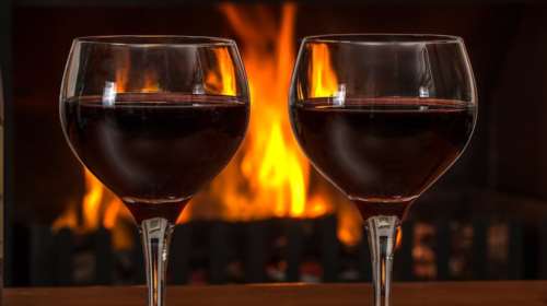 ΚΙνδυνεύουν λιγότερο από διαβήτη όσοι πίνουν κρασί με το φαγητό τους