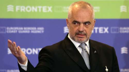 Αλβανία: Βοήθεια ξένων διπλωματών ζητάει ο Ράμα