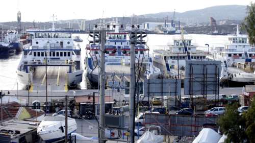 Έκρηξη σε αλιευτικό σκάφος σε ιδιωτικό ναυπηγείο στο Πέραμα