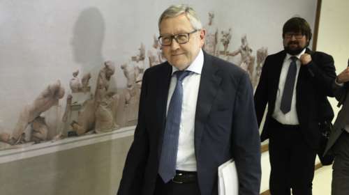 Εκθεση ESM: Μήνυμα για πλεόνασμα 3,5% και μείωση αφορολόγητου