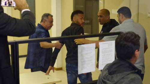 Μήνυση κατά της κοπέλας που κατηγόρησε τον Νεϊμάρ για βιασμό