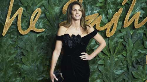 Η Σίντι Κόρφορντ αποκαλύπτει τι σημαίνει μόντελινγκ στα 50