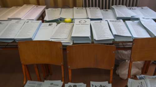 Οι μάχες των κορυφαίων στα ψηφοδέλτια του ΣΥΡΙΖΑ και της ΝΔ