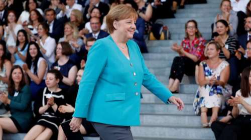DW: Η Άνγκελα Μέρκελ για πρόεδρος της Κομισιόν;