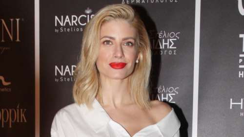 Ευαγγελία Αραβανή:  Nέα, ωραία, ελεύθερη και ποζάρει διαρκώς