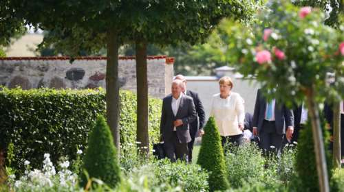 Ανησυχία για την Άγγελα Μέρκελ που έτρεμε σε εκδήλωση