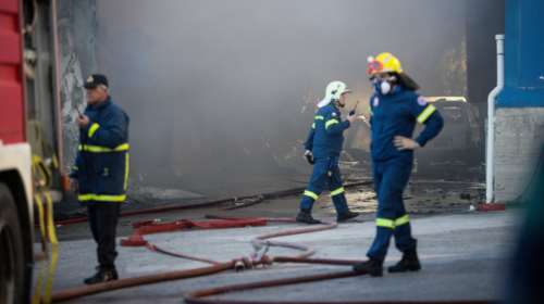 Φωτιά σε βιοτεχνία επίπλων στον Κορυδαλλό