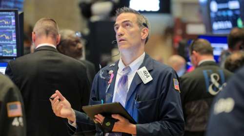 Υπό πίεση το ΧΑ: Μεγάλες απώλειες 17,32% για τη μετοχή της ΔΕΗ