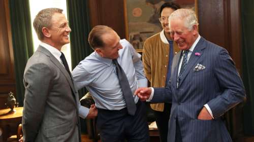 Ο πρίγκιπας Κάρολος στα γυρίσματα του Τζέιμς Μποντ