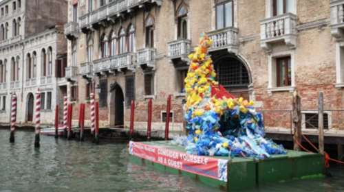Μια πρωτότυπη εγκατάσταση για τη ρύπανση των ωκεανών