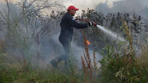 Φωτιά στο Ηράκλειο Κρήτης - Πλησίασαν σπίτι οι φλόγες