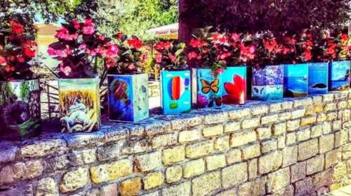 Τενεκέδες από τυρί έγιναν έργα ζωγραφικής στη Χαλκιδική