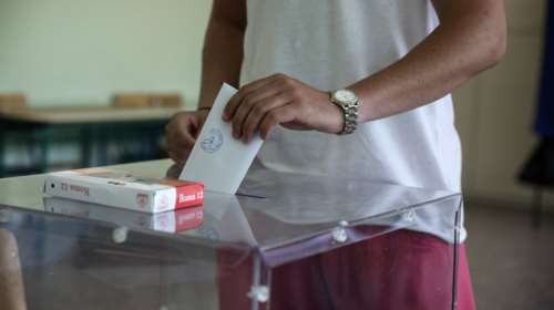 Από ποιες δεξαμενές «ψαρεύουν» ψηφοφόρους ΣΥΡΙΖΑ και ΝΔ