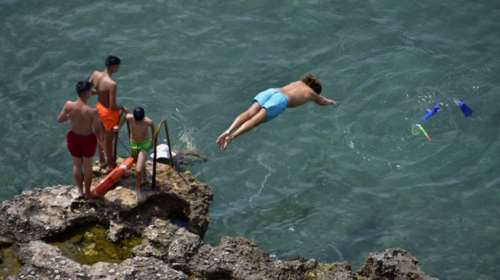 Καιρός: Στο κόκκινο ο υδράργυρος, στους 39 βαθμούς η θερμοκρασία