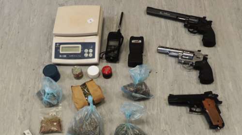 Συνελήφθη γνωστός Έλληνας ράπερ για διακίνηση ναρκωτικών