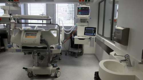 Στην εντατική του &quot;Ιπποκρατείου&quot; ο 48χρονος που τραυματίστηκε από ταχύπλοο