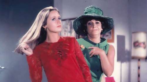 Εμφάνιση έκπληξη στο θέατρο για την Έρρικα Μπρόγιερ στα 77 της