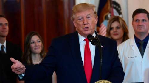 Με επίθεση απειλεί την Τεχεράνη  ο Ντόναλντ Τραμπ