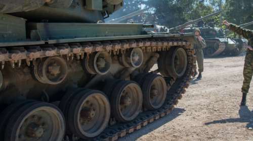 Θεσσαλονίκη: Τροχαίο με ερπυστριοφόρο σε μονάδα του Στρατού Ξηράς