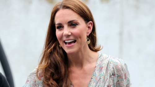 Κέιτ Μίντλετον: Ηλιοκαμένη, γοητευτική με αέρινο καλοκαιρινό φόρεμα [φωτο]