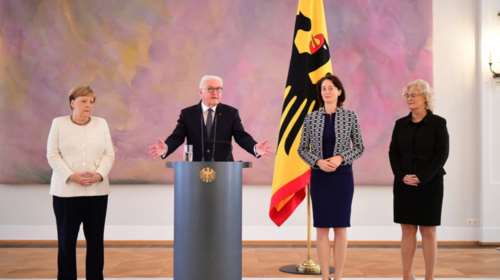 Πάλι με τρέμουλο η Άνγκελα Μέρκελ σε δημόσια εμφάνισή της