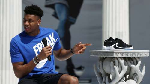 Ο Αντετοκούνμπο παρουσίασε το πρώτο παπούτσι με την υπογραφή του