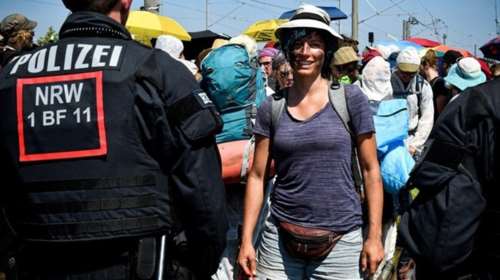 Ανθρώπινη «αλυσίδα» κατά της κλιματικής αλλαγής στο Ράιχσταγκ