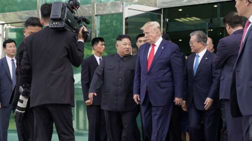 Οι δέκα πιο αξιοσημείωτες ατάκες από την ιστορική συνάντηση Τραμπ-Κιμ