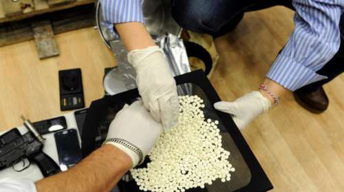 Απίστευτη ποσότητα 25 εκατ. χαπιών τζιχαντιστών στον Πειραιά