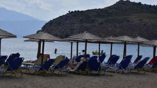 Καλοκαιρινό μπαράζ 16.000 φοροελέγχων από την ΑΑΔΕ