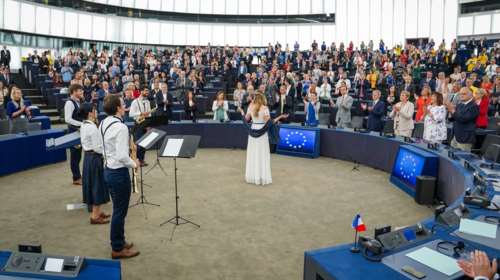 Περισσότερες γυναίκες, πολλοί νεοεισερχόμενοι και ηλικίες από 21-82 ετών