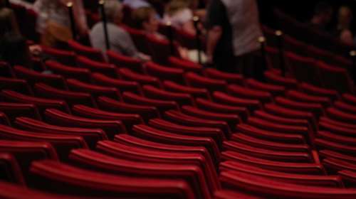 ΟΑΕΔ: Πότε αρχίζουν οι αιτήσεις για δωρεάν θέατρο