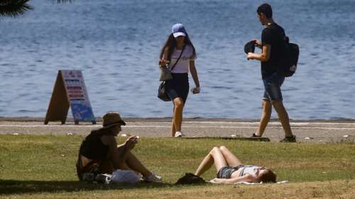 Με ζέστη αλλά και καταιγίδες ο καιρός της Παρασκευής