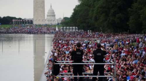 Ντόναλντ Τραμπ σόου με τεθωρακισμένα η 4η Ιουλίου στις ΗΠΑ [Εικόνες]