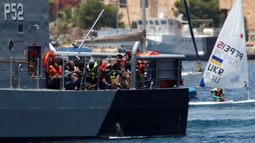 Η Μάλτα στέλνει πλοίο να παραλάβει μετανάστες από το πλοίο της Mediterranea