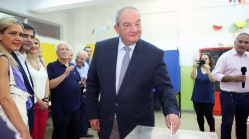 Θεσσαλονίκη: Χωρίς δηλώσεις ψήφισε ο Καραμανλής