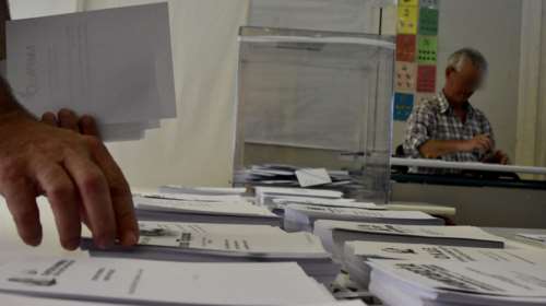 Τα μηνύματα των πολιτικών αρχηγών πάνω από την κάλπη