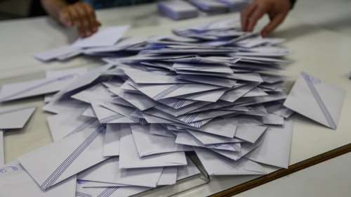 Η «μάχη του σταυρού» στην πρώην Β΄Αθηνών και τον Πειραιά