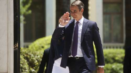 Le Monde: O Kυρ. Μητσοτάκης θα μπορέσει να κυβερνήσει με ελεύθερα τα χέρια