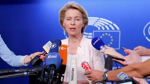 Φον ντερ Λάιεν: Στόχος οι μισοί Επίτροποι να είναι γυναίκες