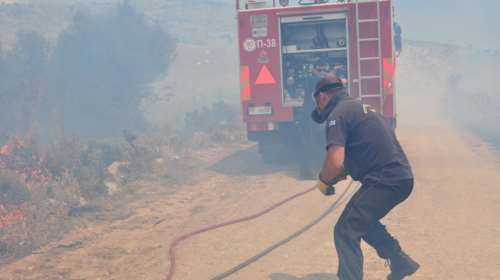 Λαμία: Σε εξέλιξη δύο πυρκαγιές - Ισχυροί άνεμοι στην περιοχή