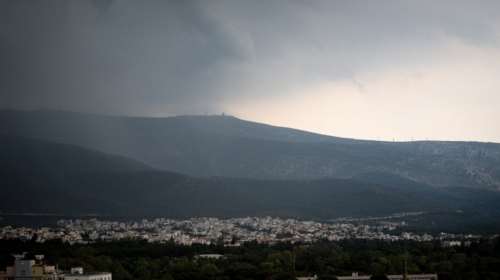 Βροχές, καταιγίδες και θερμοκρασία μέχρι 34 βαθμούς