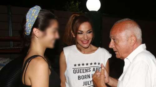 Μελίνα Νικολαΐδη: Η πολύ μοδάτη εμφάνιση δίπλα στη... ροκ μαμά της