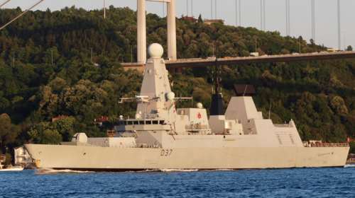 Κλιμακώνεται και στρατιωτικά η ένταση μεταξύ Βρετανίας και Ιράν