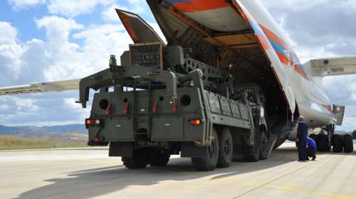 Πρώτο φορτίο των S-400 στην Τουρκία - Τι σηματοδοτεί