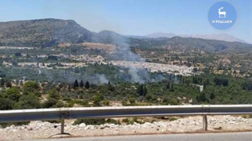 Πυρκαγιά στη Ρόδο στο χωριό Μαλώνα